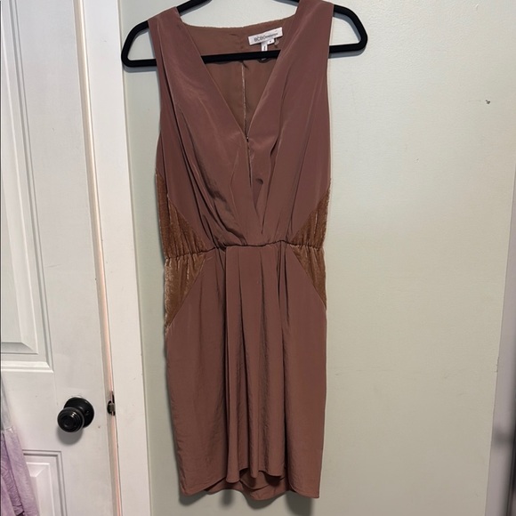BCBGeneration | V-Neck Dusty rose pink  Dress w/ pockets - Medium - Picture 1 of 8